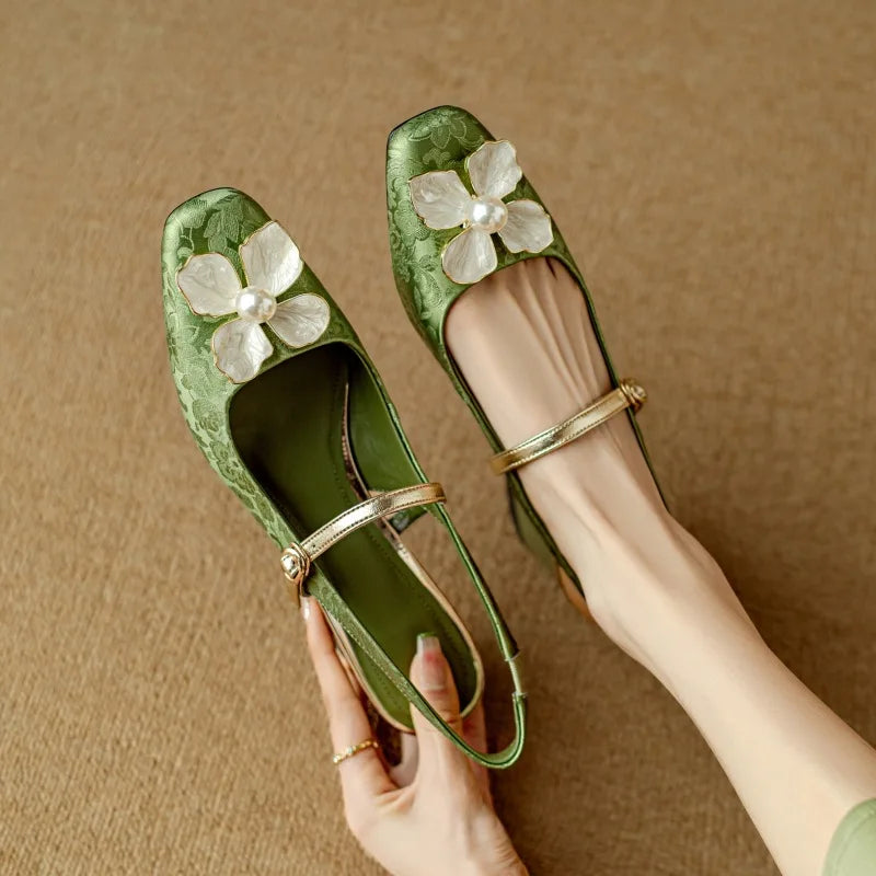 Susanna - Elegant Shoes with Floral Detail