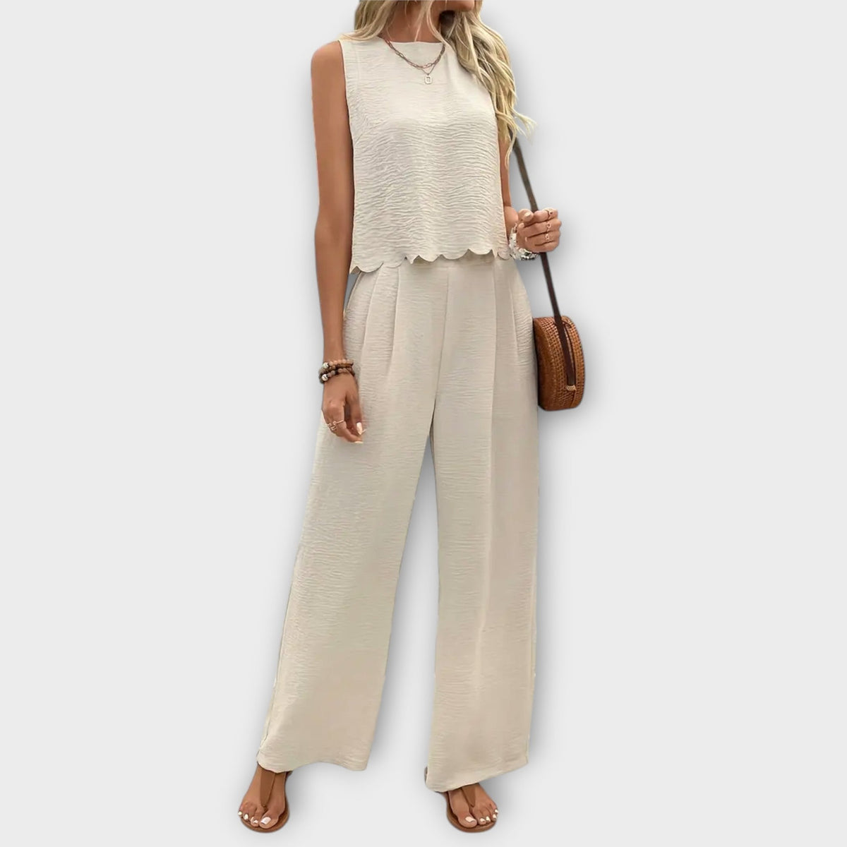 Valeria - Vest with Petals and Trousers
