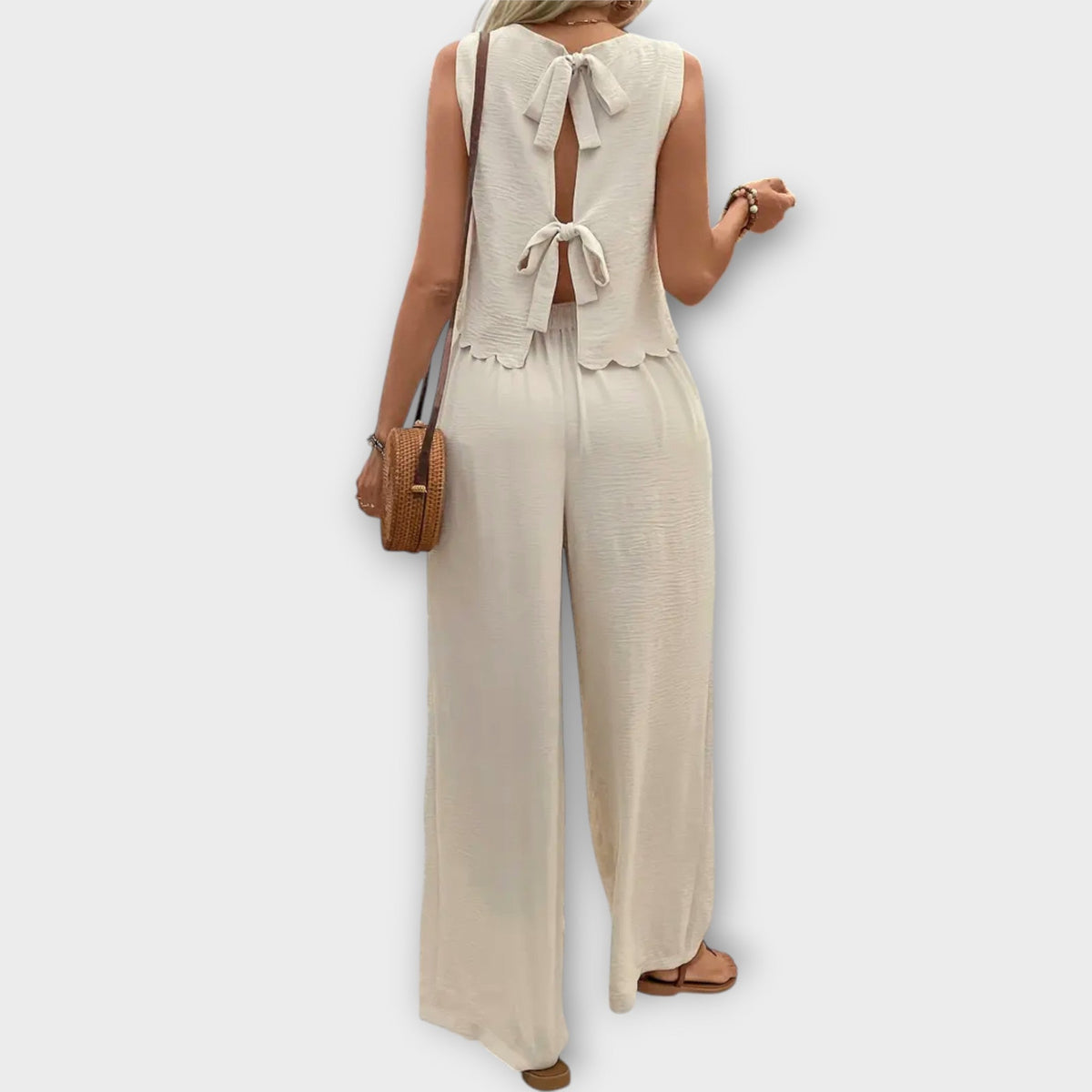 Valeria - Vest with Petals and Trousers