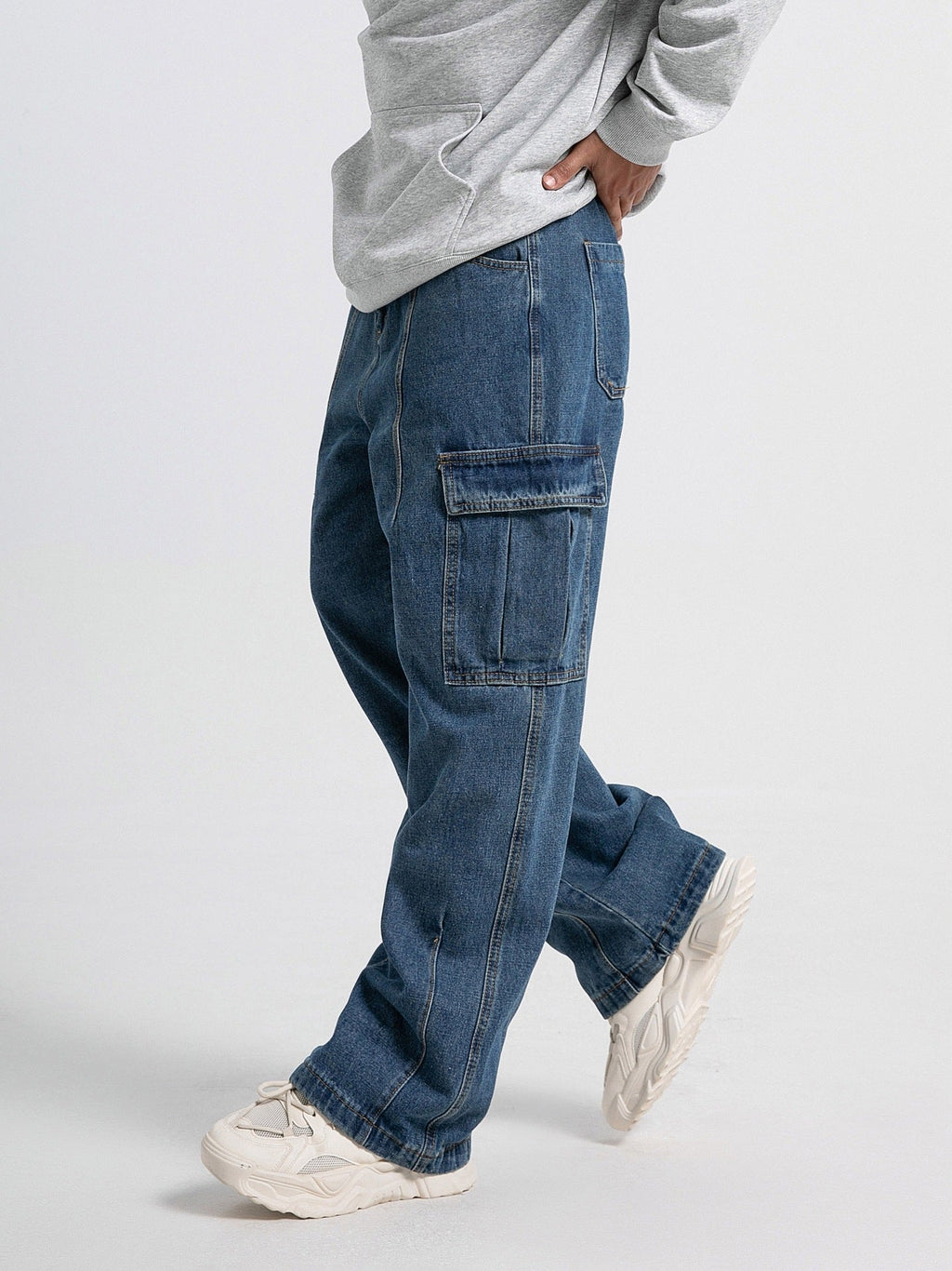 Colton - Relaxed Fit Cargo Jeans