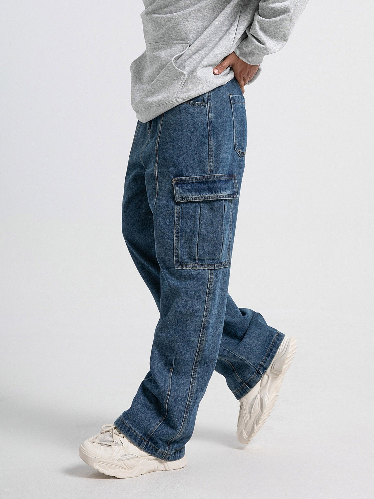 Colton - Relaxed Fit Cargo Jeans