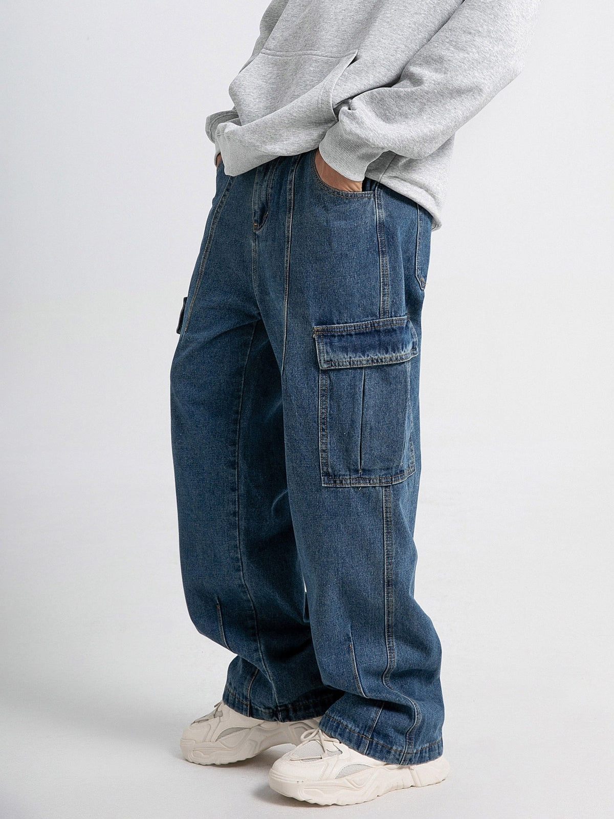 Colton - Relaxed Fit Cargo Jeans